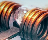 Sample placed inside a mini-coil and covered by a small mm-sized lens