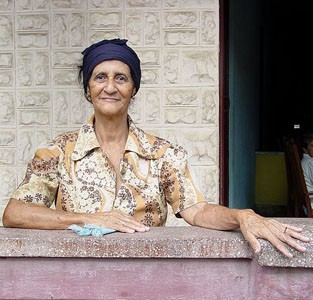 �Woman at old age home, Baracoa, Cuba. Credit:�Adam63/Wikimedia