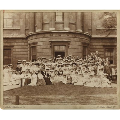 (Top)
Slade 1905 - the earliest unofficial &rsquo;class photo&rsquo;, taken afte