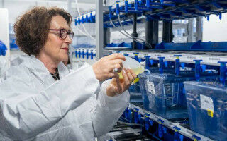 Government minister visits UCL to explore life sciences research