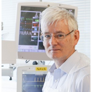 Dr Geoff Bellingan (UCL Clinical Physiology and medical director at University C